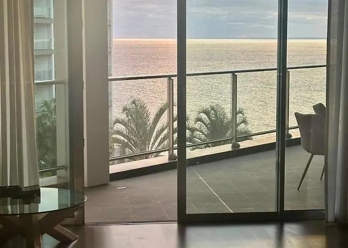 Madeira Palace Ocean View Апартаменты *